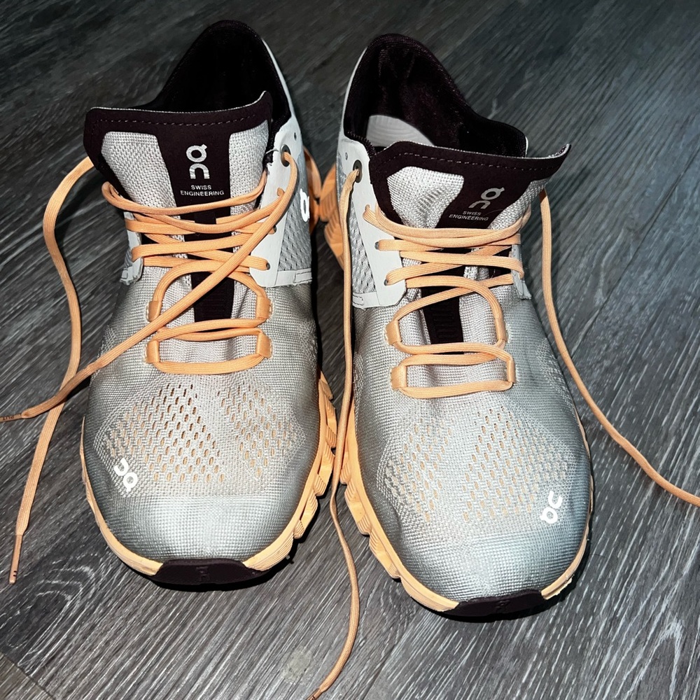 ON running and training shoe womens size 8.5